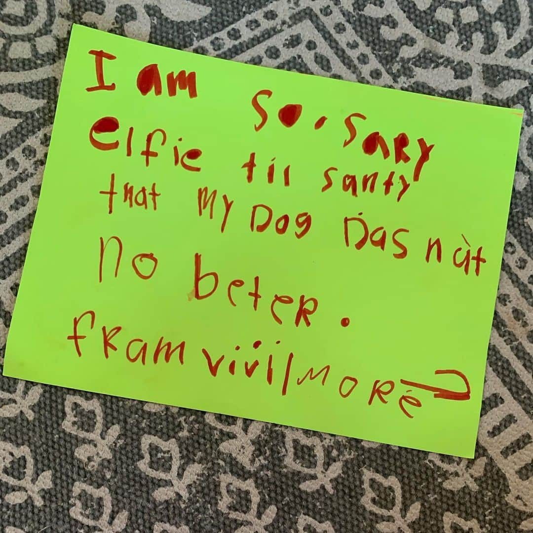 Jessie Jamesさんのインスタグラム写真 - (Jessie JamesInstagram)「The kids woke up to Elfie this morning not in the place she was last seen before and not in a new fun spot either. She was face down on the ground. They are really taking this seriously...if they touch Elfie, they know she’s going to report it to Santa Claus. Anyway before they went to school this am Vivi wrote elfie a note and I’m just seeing this now and I am hysterically laughing out loud.  We know it was the dogs and she knows it too but did she really have to throw out it could have been a brother???? 😂😂😂😂😂」12月18日 2時46分 - jessiejamesdecker