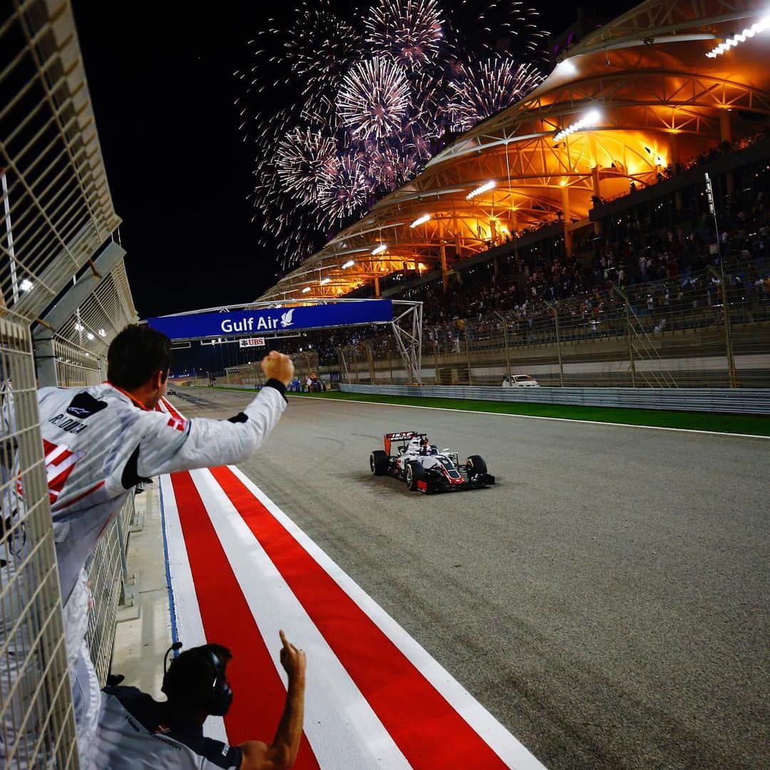 ロマン・グロージャンのインスタグラム：「2016, start of a new adventure with Haas what a start of the season with P6 and P5  Team: @haasf1team  Grand Prix: 19 Championship Classification : 13th Points finishes: 5 Points scored: 29 Best result: 5th in Bahrain  #F1 #Formula1 #FormulaOne #HaasF1 #RomainGrosjean #Grosjean #Motorsport #Racing」