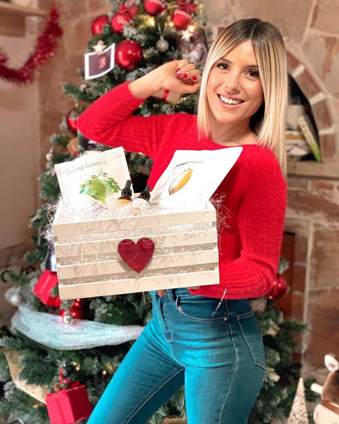 ARIIX Officialさんのインスタグラム写真 - (ARIIX OfficialInstagram)「Heart-healthy gifts for the ones you love. #HealthyHolidays ❤️  📸 @ilarysulas  #ariix360 #ariix365 #droptodrop #givinggreens #powerboost #successwithslenderiiz #ariixtransformation #ariix #ariixproducts #slenderiizjourney #slenderiix #xceler8 #daydrops #nightdrops #successwithslenderiiz #weightlossjourney #fit #fitfam #2020holidays #nutrition #fitnessmotivation #eatclean #getfit #cleaneating #inspiration #healthylifestyle #transformation #healthyeating #fitlife⁣ #myweightlossjourney」12月18日 3時03分 - partnercoglobal