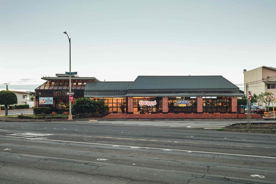 Zippy's Restaurantsのインスタグラム：「Sorry for the inconvenience but we’re temporarily closing our Wahiawa location today due to water outage. We will be closing operations at 9am and reopen at 3pm or sooner as water is restored.」