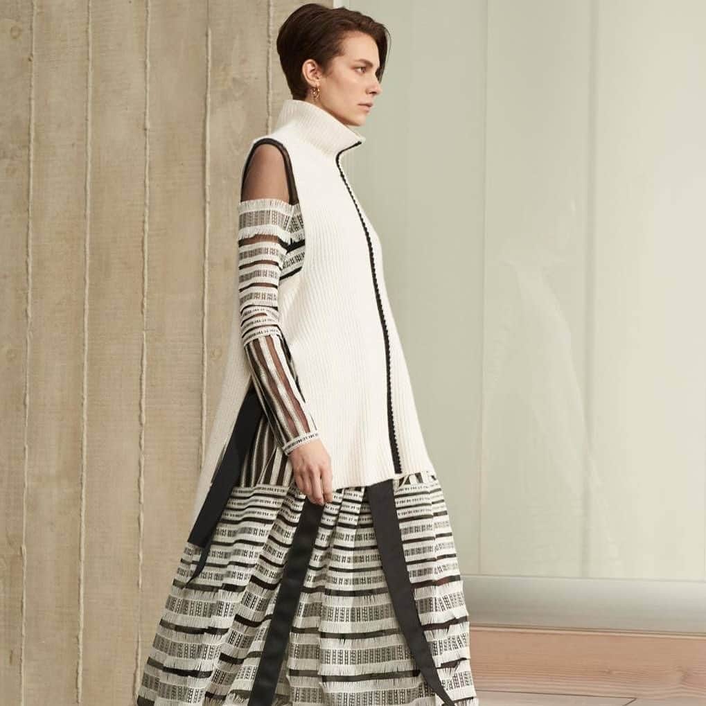 アマンダ ウェイクリーのインスタグラム：「Indulgent ribbon embroidery effortlessly layered with cashmere   #statementdress #embroidereddress #monochromestyle #aw20 #layering #cashmere   Photographer: @janlehner  Styling: @cathykasterine  Hair: @neilmoodie  Make up: @zoetaylormakeup」