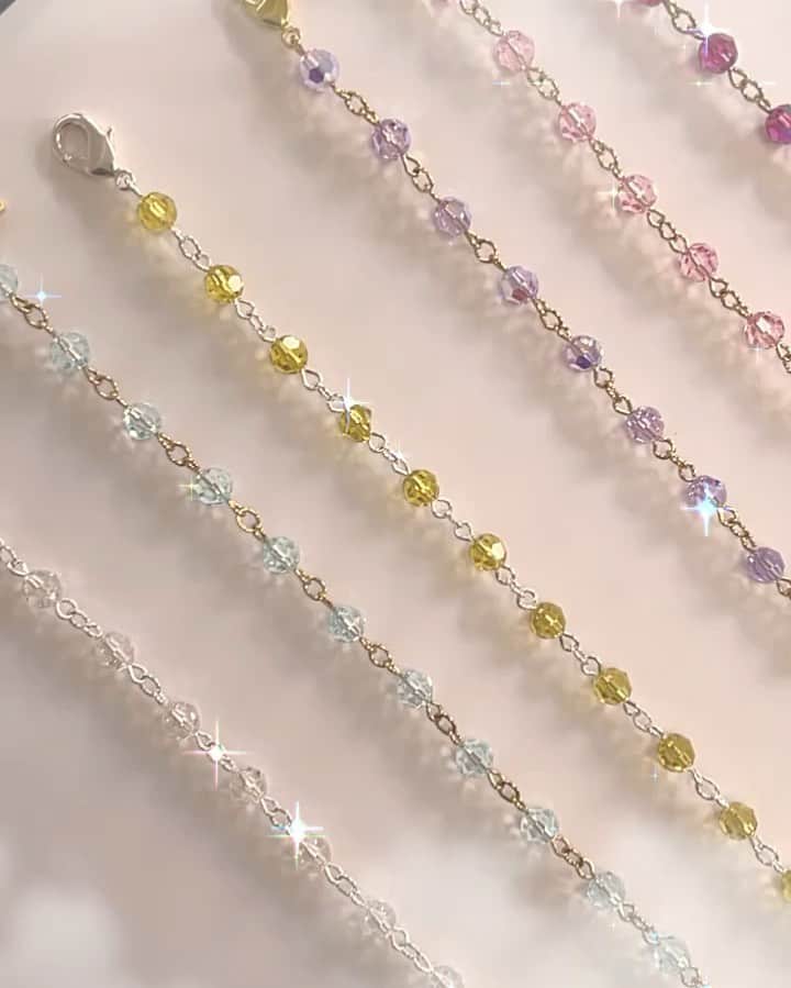 チャンルーのインスタグラム：「Sparkling new mask chains 🌈🌈 PRO TIP: Our mask chains can also be worn as a necklace!」