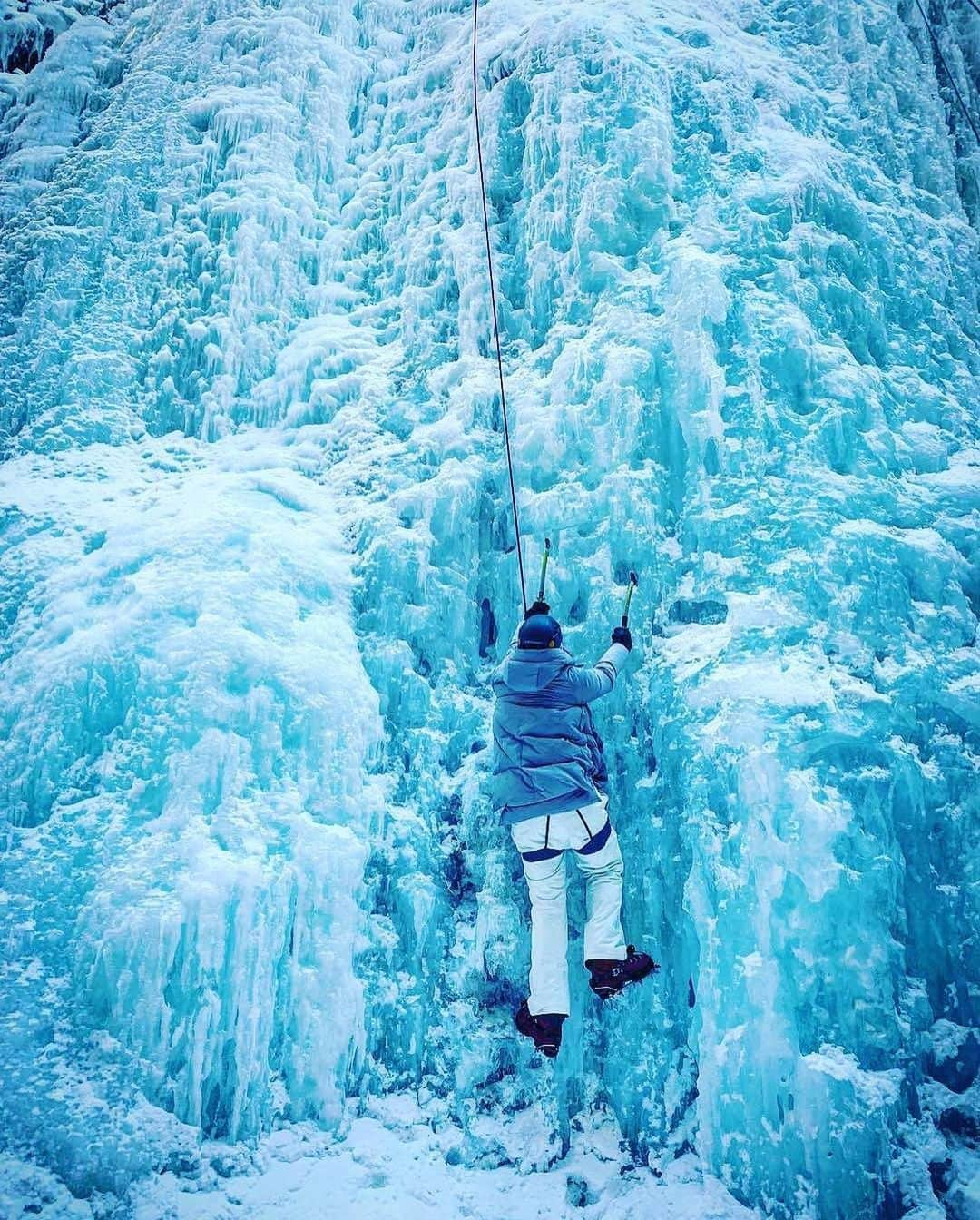 Explore Canadaさんのインスタグラム写真 - (Explore CanadaInstagram)「Today’s #CanadaSpotlight is on unique winter experiences in Canada! ⁠⠀⁠⠀ ⁠⠀⁠⠀ This Canada Spotlight is part two of a series of three on Canada’s unique winter experiences. Let us know which one you’d like to do more in the comments and we’ll make sure to do an in depth Canada Spotlight on that experience!⁠⠀⁠⠀ ⁠⠀ ⛸️ No matter where you find yourself in Canada you can probably find an area to ice skate close by. One of the best aspects of ice skating in Canada is that the rinks or trails are often as varied and diverse as Canada’s geography. Whether it’s skating the over 10km (6.2mi) Red River Mutual trail in Winnipeg or the charming Olympic Plaza in Downtown Calgary you’re bound to experience unique sights and sounds no matter where you go.⁠⠀ ⁠⠀ Pro tip: If you’re new to skating don’t fret! There are lots of tools and friendly Canadians available to help you get the hang of this winter pastime. ⁠⠀ ⁠⠀ 🧊 Strap on some crampons and take a step outside your ordinary with ice climbing! In Canada you can experience ice climbing throughout the country, however, Canada’s Rocky Mountains are renowned for having some of the best ice climbing offerings in the world. From ascending ice covered rock walls ice to scaling frozen waterfalls ice climbing is bound to provide a rewarding challenge for participants. ⁠⠀ ⁠⠀ Pro tip: If you're new to ice climbing it’s recommended to get started with a guided tour and lesson with an expert like @rockaboo_mountain_adventures.⁠⠀ ⁠⠀ *Know before you go! Check the most up-to-date travel restrictions and border closures before planning your trip and if you're travelling in Canada, download the COVID Alert app to your mobile device.*⁠⠀ ⁠⠀ 📷: @jesse.ell @travelmanitoba @austin.mackay @braids222 @aratson @argenel⁠⠀ ⁠⠀ 📍: ⁠⠀ 1. @tourismcalgary @travelalberta⁠⠀ 2. @tourismwinnipeg @travelmanitoba⁠⠀ 3. Riding Mountain National Park @travelmanitoba⁠⠀ 4. @tourismjasper @travelalberta⁠⠀ 5. Garibaldi Provincial Park @hellobc⁠⠀ 6. @tourismjasper @travelalberta⁠⠀ ⁠⠀ #ExploreCanada #CanadaNice⁠⠀」12月18日 3時15分 - explorecanada