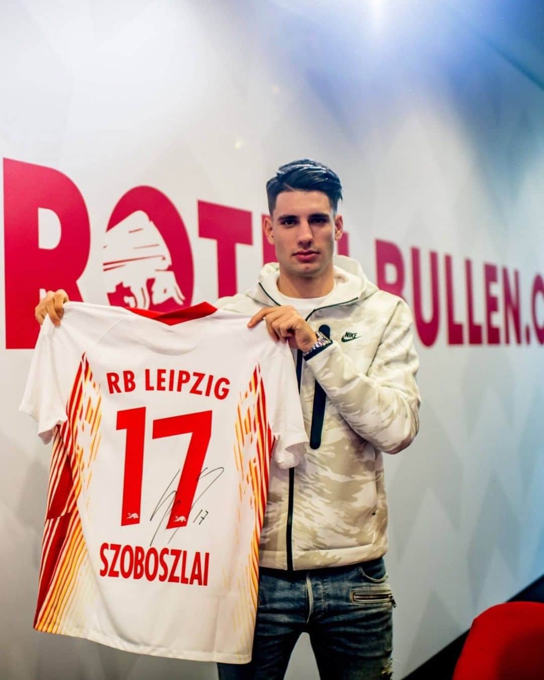 UEFAチャンピオンズリーグさんのインスタグラム写真 - (UEFAチャンピオンズリーグInstagram)「🇭🇺 Hungary wonderkid Dominik Szoboszlai joins Leipzig on a deal running until June 2025! ✅  #UCL 📸 @dierotenbullen」12月18日 3時15分 - championsleague