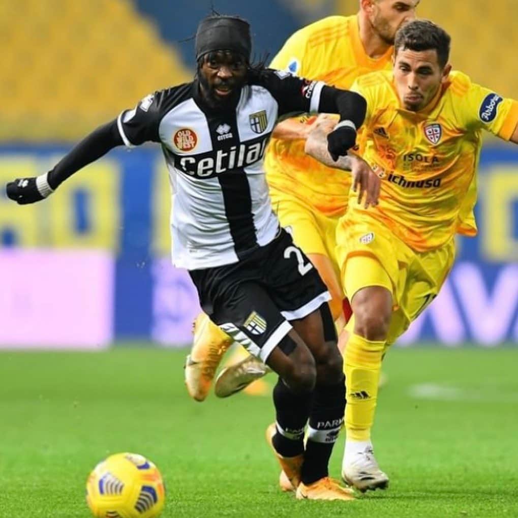 ジェルヴィーニョのインスタグラム：「About yesterday game  Parma vs Cagliari   ____________________________________ @parmacalcio1913 💛💙 @andreacantini.photos 📸 ________________________________________ #parma  #cagliari  #seriea  #italia  #football  #forzaparma」