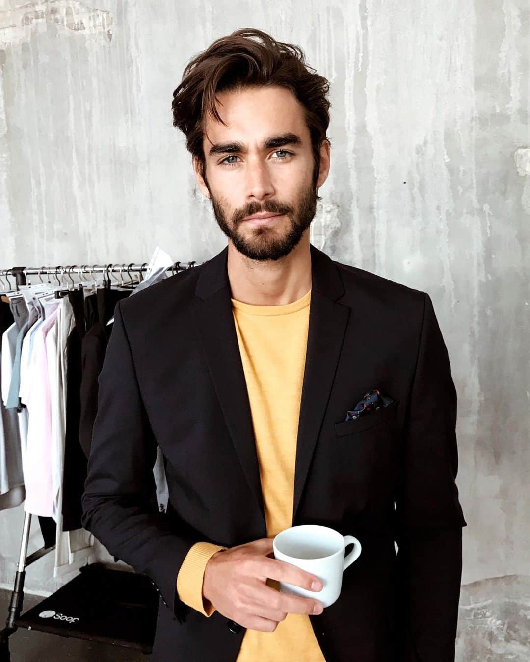 NICOLAS SIMOESのインスタグラム：「Work work work & coffee ☕️ 📸」