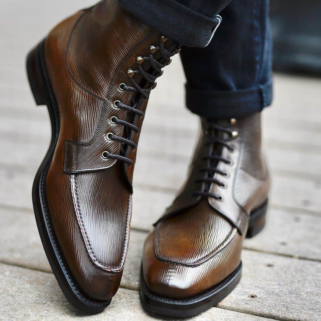 ガジアーノ&ガーリングのインスタグラム：「Another amazing photo by @weltandbarrel of our Thorpe Willow ShellCordovan on MH71 last. . . . . . . . . .  #menstyle #classicshoes #elegantshoes #handwelted #handmadeshoes #classicfootwear #stylish #shoemaker #mensfootwear #bespokemakers #fashion #brspokemakers #bespokeshoes #mensfashion #madeinengalnd  #mensshoes #menswear #shoesoftheday #shoestagram #shoestyle  #shoes」