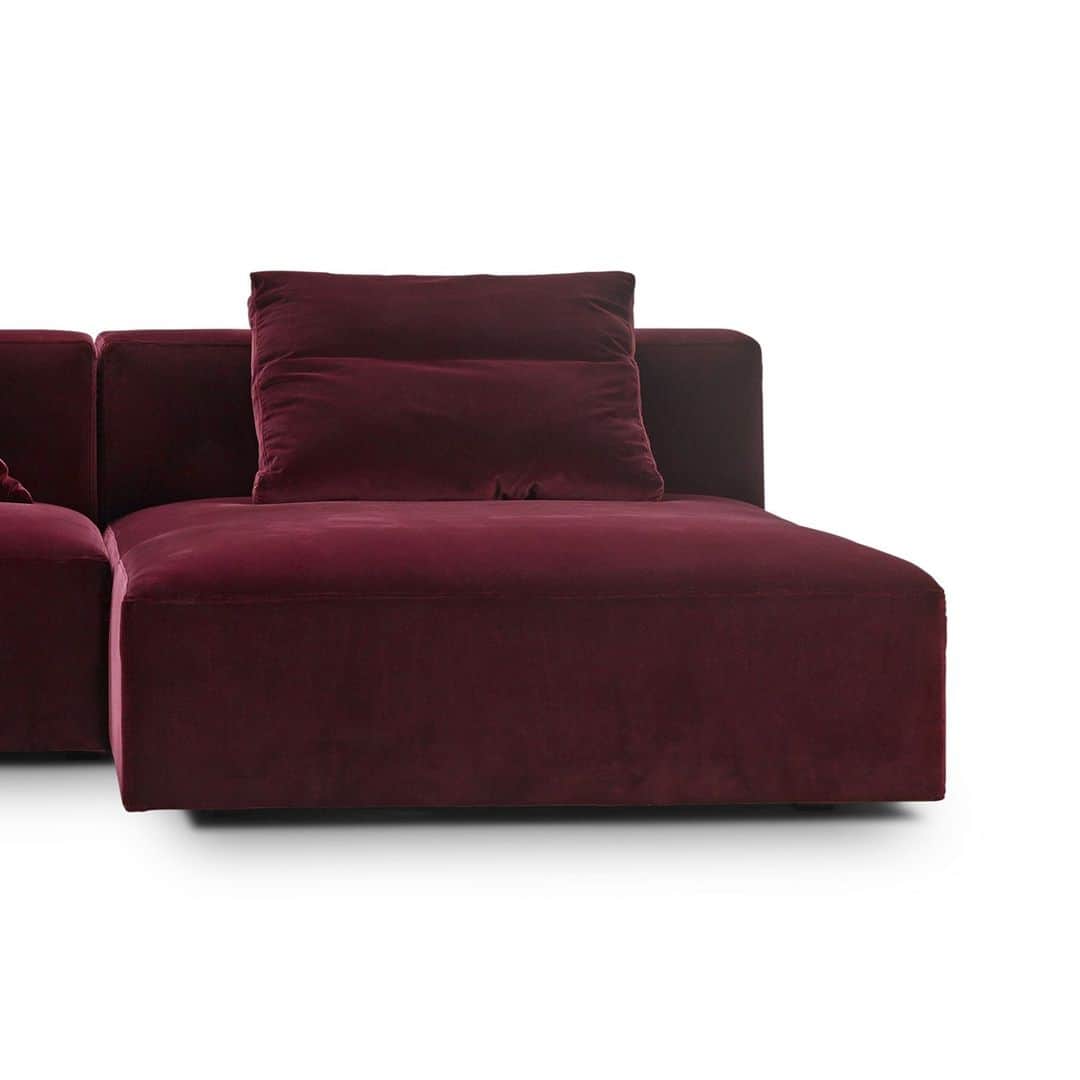 eilersenのインスタグラム：「Build your sofa from a selection of corner, centre section, a different type of arms, and chaiselong!⁠ •⁠ •⁠ •⁠ #eilersen #block #eilersenfurniture #myeilersen #interiordesign #homedecor #sofa #danishdesign #inredning #finahem #interiorlovers #interiordesign #modernliving #minimalism #nordiskehjem #nordicinspiration #nordicliving #craftsmanship #luxurylifestyle #boligindretning #designinterior #livingroominspo #boliginspiration #softminimalism #hemindredning #schönerwohnen #nordicminimalism」