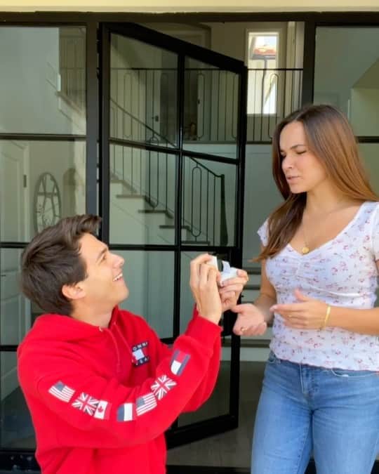 Brent Riveraのインスタグラム：「This caught her off guard😱😂 @piersonwodzynski」