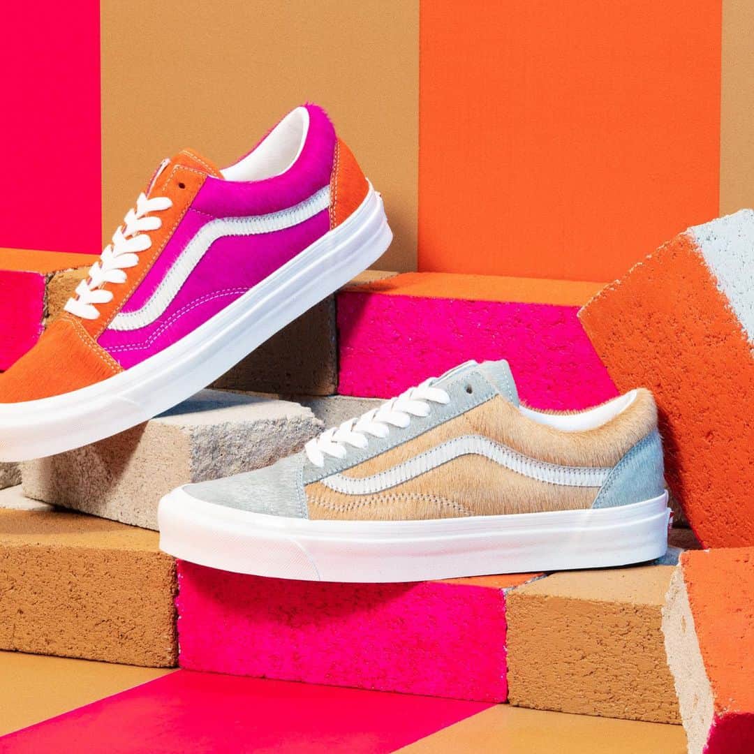 vans girlsさんのインスタグラム写真 - (vans girlsInstagram)「Introducing the Lux Color Block Pack, two retro inspired colorways featuring original design specs from the late '60s and early '70s. Stay tuned, it's arriving soon!」12月18日 4時07分 - vansgirls