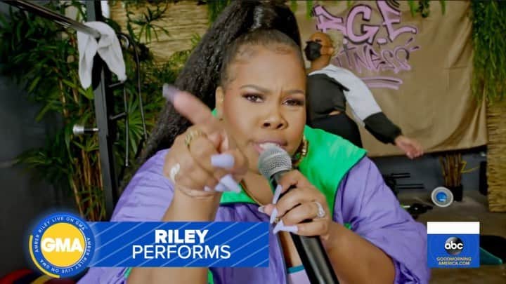 Alfredo Floresのインスタグラム：「Riley on GMA 🎬 @msamberpriley   thank you to our entire crew that helped make this happen!! Big Love!   @jemelmcwilliams  @by806nick  @nick__almanza  @naorella  @camareebarr  @alexccobian  @nnickyhh @brilovelife @moses_israel」
