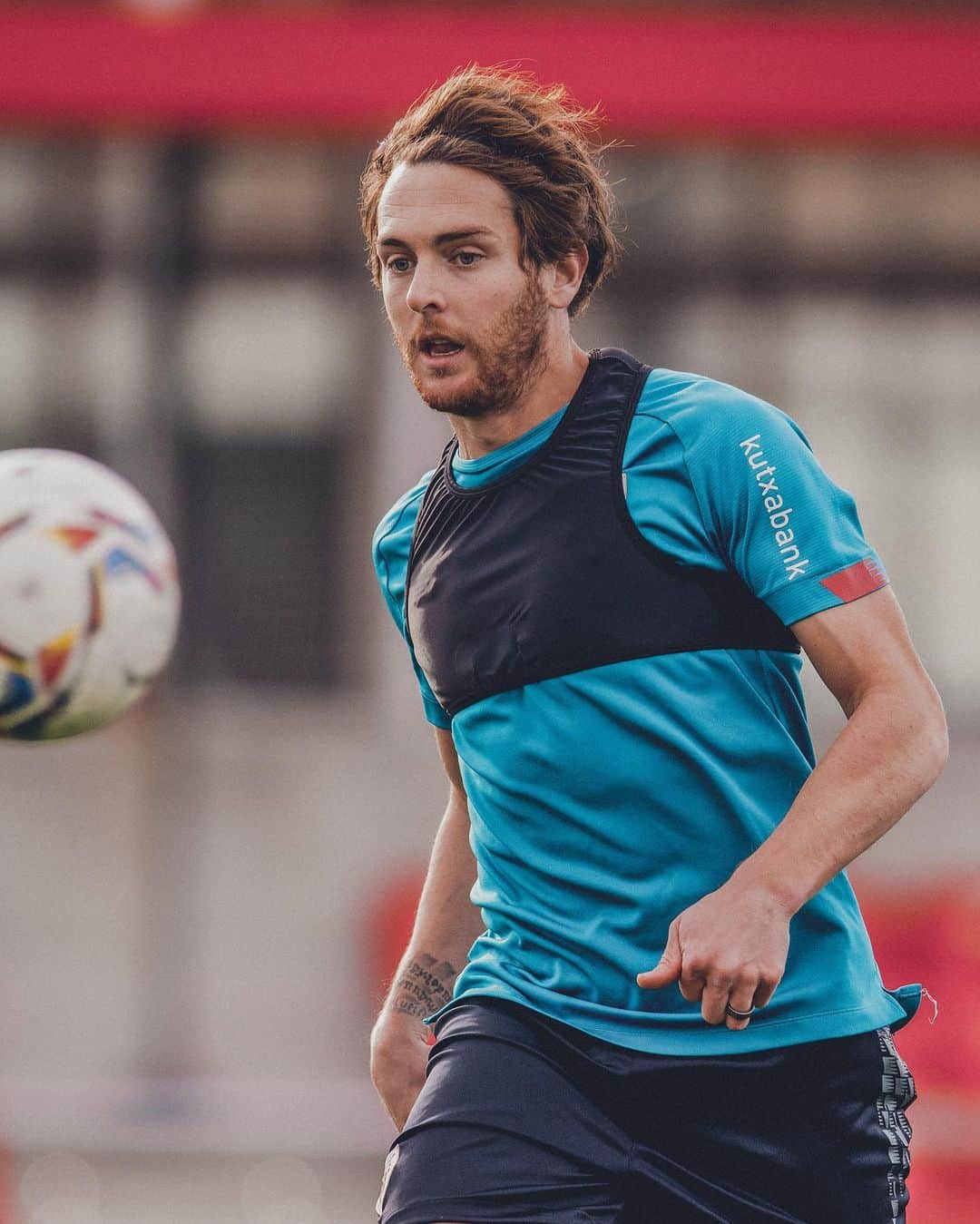 イバイ・ゴメスのインスタグラム：「Tomorrow is match day! Prest gaude! ¡A por ello! 💪🏼 Aupa @athleticclub ! 🦁🔴⚪️」