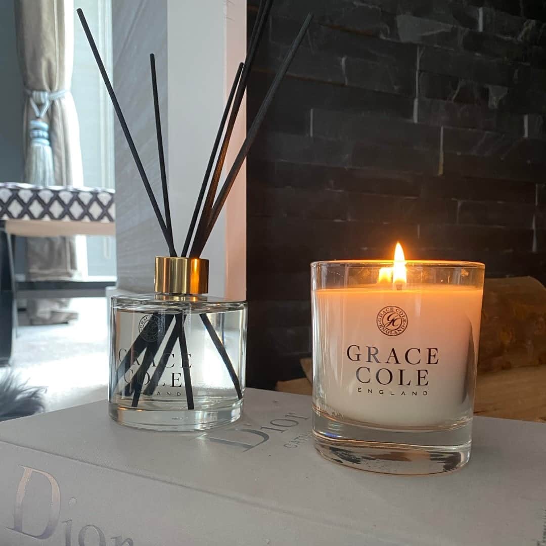 Grace Coleのインスタグラム：「Grab 50% OFF this Christmas 🎅🎁. Purchase any fragrance diffuser and add any fragrance candle for HALF PRICE! No code required, just add a diffuser and candle to your basket and discount will be applied automatically.   #christmas #homefragrance #diffuser #candle #halfprice #gift #christmasgift #presents #lastpostingdate #hurry #50%off」