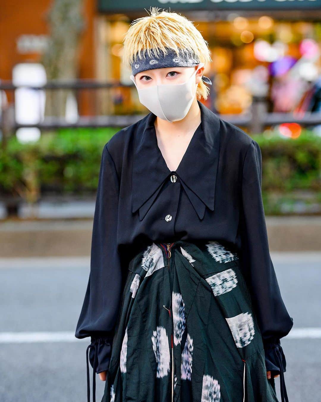Harajuku Japanさんのインスタグラム写真 - (Harajuku JapanInstagram)「Japanese fashion high school student Airi (@airi1919810) on the street in Harajuku. She’s wearing a top with layered collars, a handmade asymmetrical skirt (made from an old kimono), ripped stockings, and platform sandals.」12月18日 4時44分 - tokyofashion