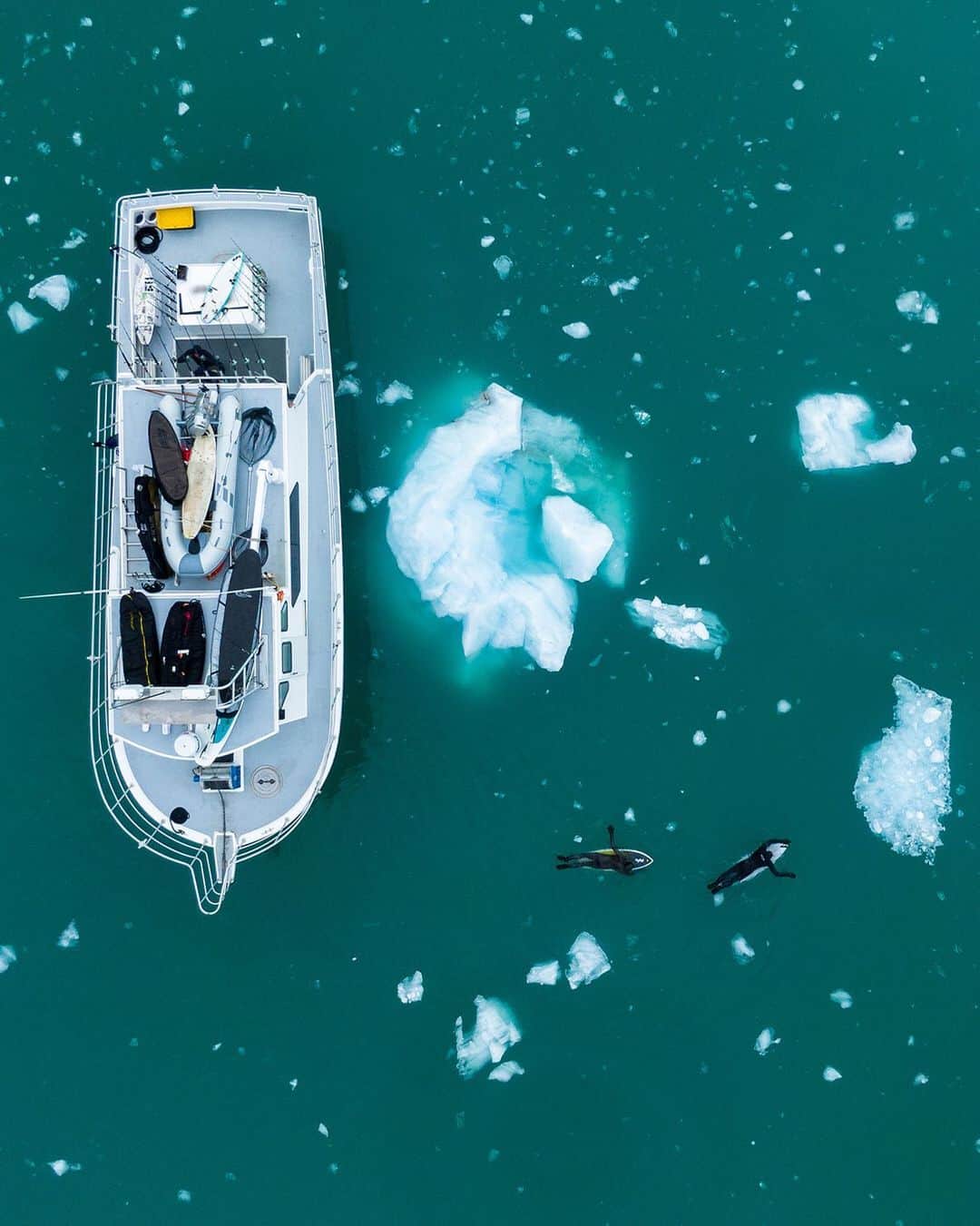 ビラボンさんのインスタグラム写真 - (ビラボンInstagram)「Due North.⠀ ⠀ In case you missed the boat - 'A/Div: Alaska' is now playing through our link in bio. Dive in.⠀ ⠀ #BillabongAdventureDivision」12月18日 4時57分 - billabong