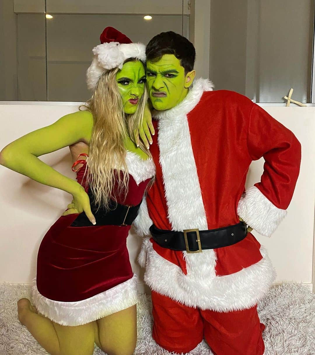 Leleponsさんのインスタグラム写真 - (LeleponsInstagram)「Mr. and Mrs. Grinch or the Hulk lol 💚💚💚」12月18日 5時16分 - lelepons