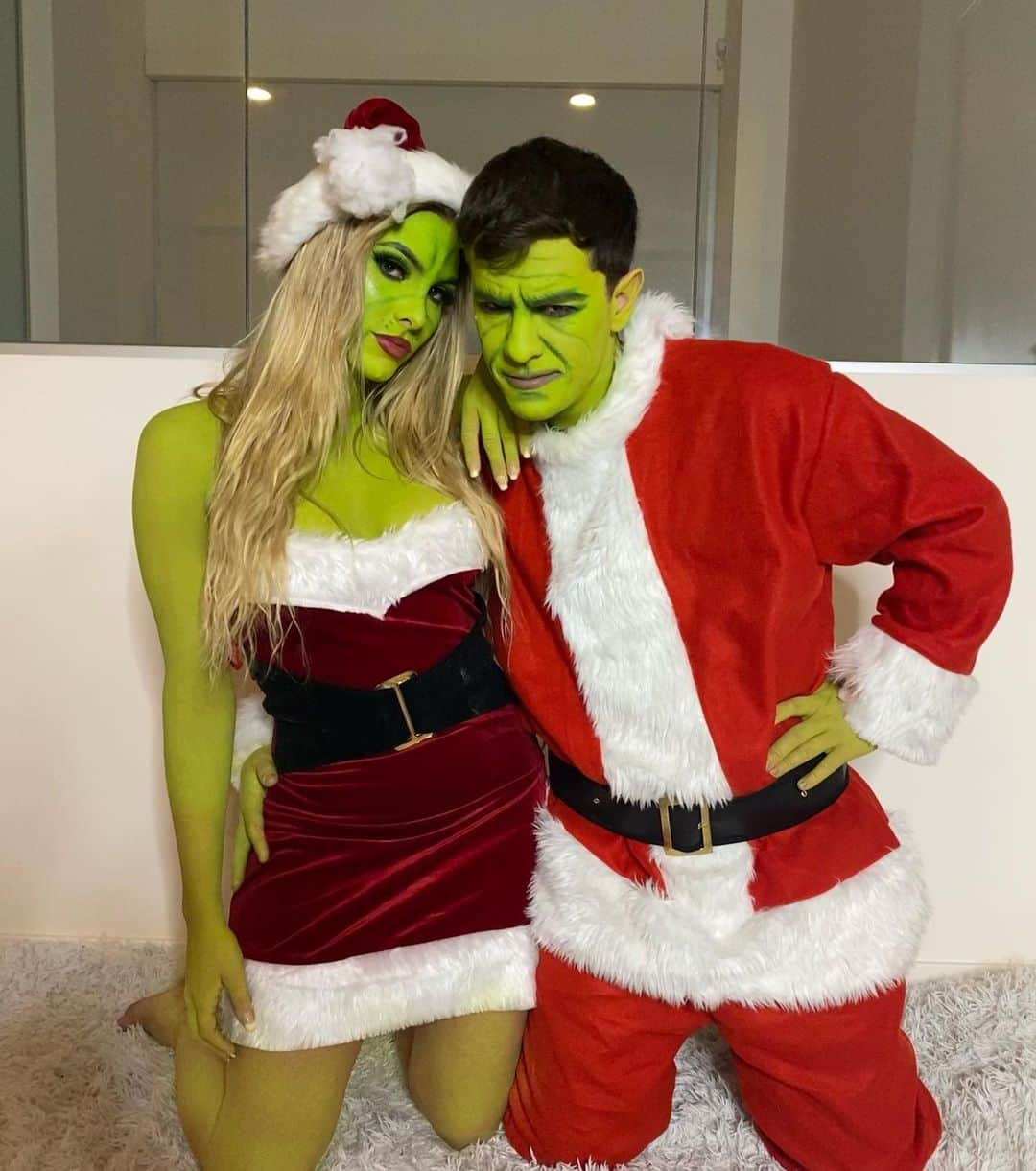 Leleponsさんのインスタグラム写真 - (LeleponsInstagram)「Mr. and Mrs. Grinch or the Hulk lol 💚💚💚」12月18日 5時16分 - lelepons