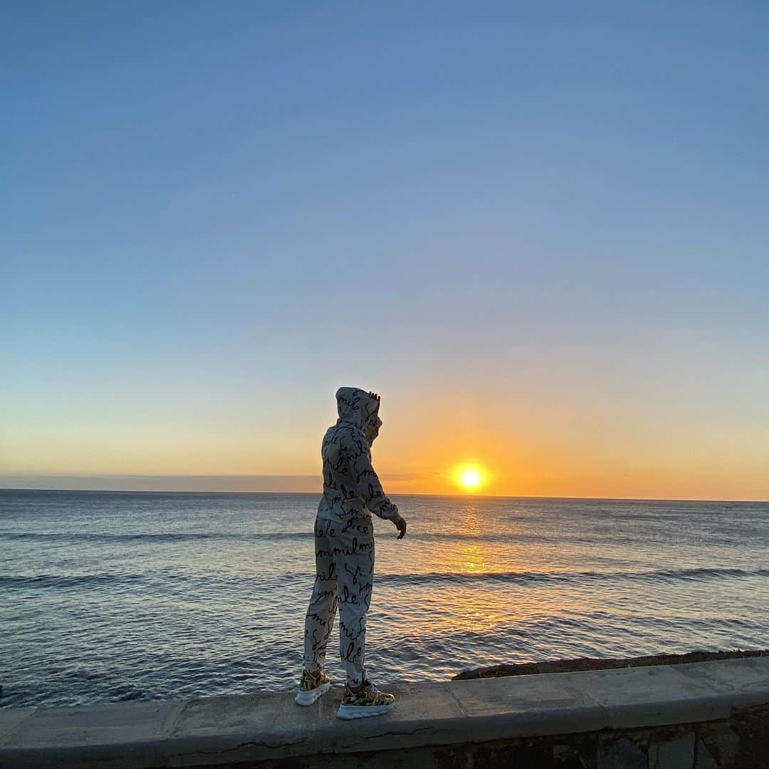 ヘセ・ロドリゲスのインスタグラム：「Sunset🌅  Buena vibra🤙🏽😁 #GranCanaria 🇮🇨🏝」