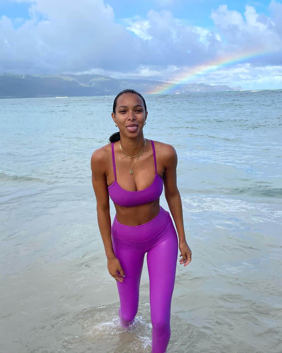 ライス・リベイロのインスタグラム：「What better way to finish a workout? @alo  #alopartner 😍🌊😝 🌈」