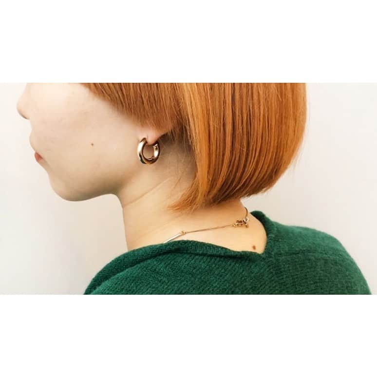 のインスタグラム：「▼ vetica guest hair▼  ペールなオレンジベージュのハイトーン。 ワイドな前髪でちょっと個性をプラス。 🍂🌾🍁  hair @eitayoshinari   #vetica #tokyo #harajuku #ladies #beauty #hair #cut #color」