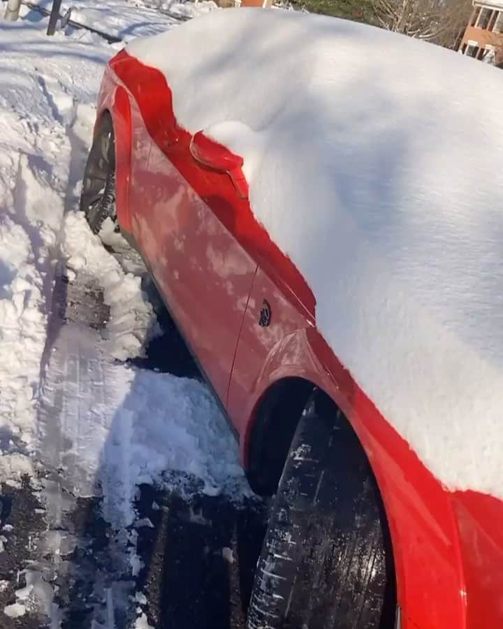 ファンクマスター・フレックスのインスタグラム：「Lazy! I left the @dodgeofficial out last night!🤷🏾‍♂️ It happens! Wow! You it! Challenger Hellcat Redeye Wide Body!」