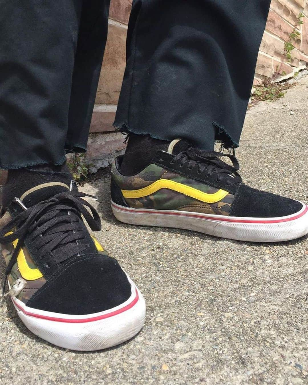 Vans Skateさんのインスタグラム写真 - (Vans SkateInstagram)「Certified hammer tested Old Skool Pro Customs designed by @_PedroDelfino as seen in @DeathwishSkateboards’ "Uncrossed.” Build the Pro Custom shoe of your dreams with endless color combinations today at vans.com/customs 📷: @DanZ」12月18日 6時04分 - vansskate