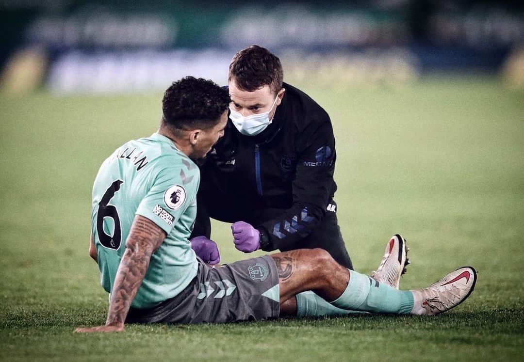 のインスタグラム：「Thank you for all your messages. I am sad for the time I will be away, but motivated to recover well and return as soon as possible.👊🏽💪🏽💙 #EFC #toffees」