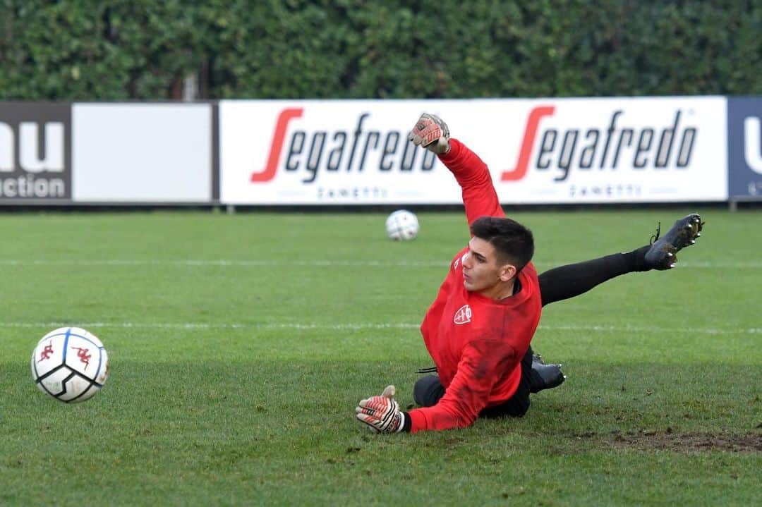 ダニエレ・ソンマリーヴァのインスタグラム：「⚽️👋🏽 @acmonza」