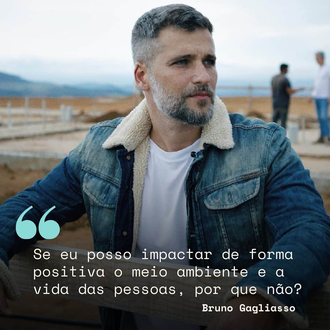 Bruno Gagliassoさんのインスタグラム写真 - (Bruno GagliassoInstagram)「🌳🌻   #repost @ecoa_uol  Já pensou em plantar uma árvore para cada dia de sua vida?🤔🌳👇 ⠀⠀⠀⠀⠀ ⠀⠀⠀⠀ 🌱O @brunogagliasso já. Mas ele não só pensou como começou a colocar isso em prática. Só que as coisas mudaram e ele resolveu aumentar a meta e decidiu plantar 100 MIL ÁRVORES EM 5 ANOS. E você pode estar se perguntando: “Mas qual o motivo disso?”. Vamos deixar ele mesmo responder: ⠀⠀⠀⠀⠀ ⠀⠀⠀⠀ 🌱"Um dos motivos pelos quais estou tão envolvido nessa luta e nesse desafio que é mais do que plantar, é despertar esse sentimento nos meus filhos, nos amigos deles, em quem vai ler a nossa entrevista".  ⠀⠀⠀⠀⠀ ⠀⠀⠀⠀ 🌱A gente fez uma entrevista com ele para ele nos contar mais sobre como está sendo esse desafio. Bora conferir?!➡️ ⠀⠀⠀⠀⠀ ⠀⠀⠀⠀ 📷Thiago Jenne e Caio Gomes  #EcoaUOL #PlantarEcoa #BrunoGagliasso #meioambiente #mundomelhor #mudaromundo #plantação #plantio #plantarárvore #árvore #floresta #inspiração」12月18日 6時01分 - brunogagliasso