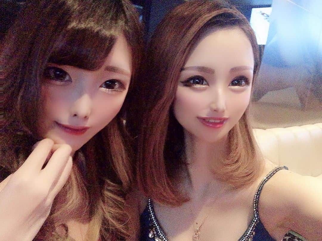 きららのインスタグラム：「あやちゃんと💖  肌が乾燥で終わってる。 だれかいい化粧品あったら教えてください  #コスプレ #歌舞伎町#北新地#六本木 #tokyo #静岡キャバクラ #キャバクラ#キャバ嬢  #ニュークラブ#ホステス #ポケパラ静岡 #ポケパラ東海 #ポケパラ #きゃばきゃば #キャバキャバ #静岡のキララ#cosplaygirl #コスプレイヤーさんと繋がりたい #ギャル」