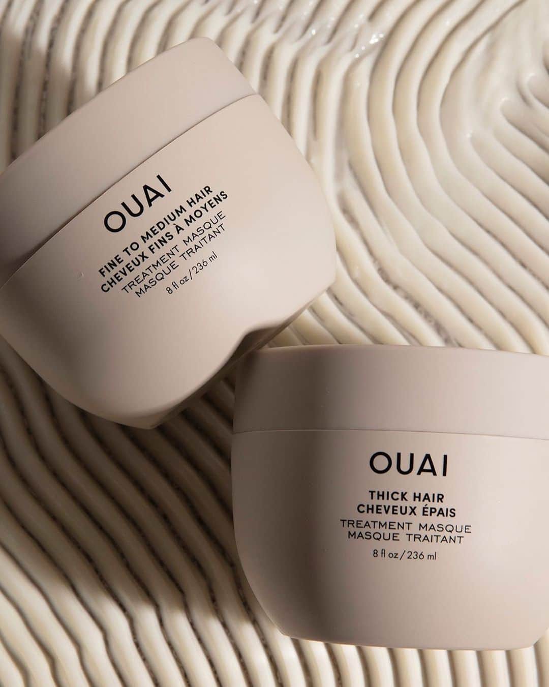のインスタグラム：「Masks tailored to *your* hair type? Yes, please! Check out @theouai’s new Treatment Masques ✨, featuring new formulas tailored for fine-to-medium or thick hair. These intensely hydrating masks fight frizz and smooth strands, leaving your locks *super* soft and deeply conditioned 😍   OUAI Treatment Mask for Fine and Medium Hair  OUAI Treatment Mask for Thick Hair」