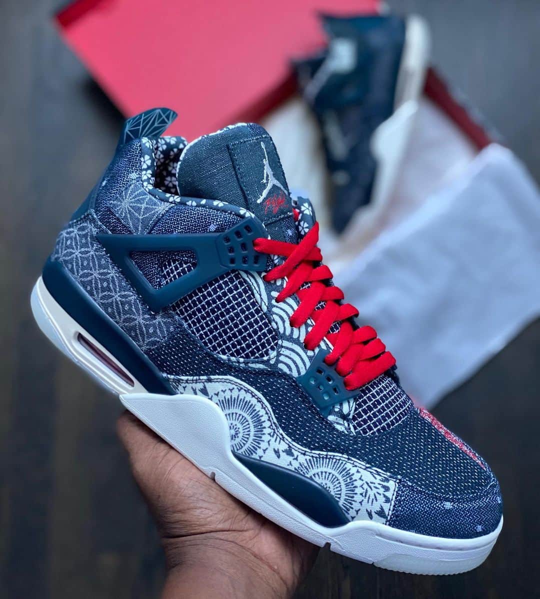 DJ Clark Kentさんのインスタグラム写真 - (DJ Clark KentInstagram)「Man, @jumpman23 IV “Deep Ocean” • Nice In Pictures, Dope In Hand • Big Thanks To @_loulilou & The Panthers @lockerroomstore Team In Brussels •」12月18日 6時26分 - djclarkkent