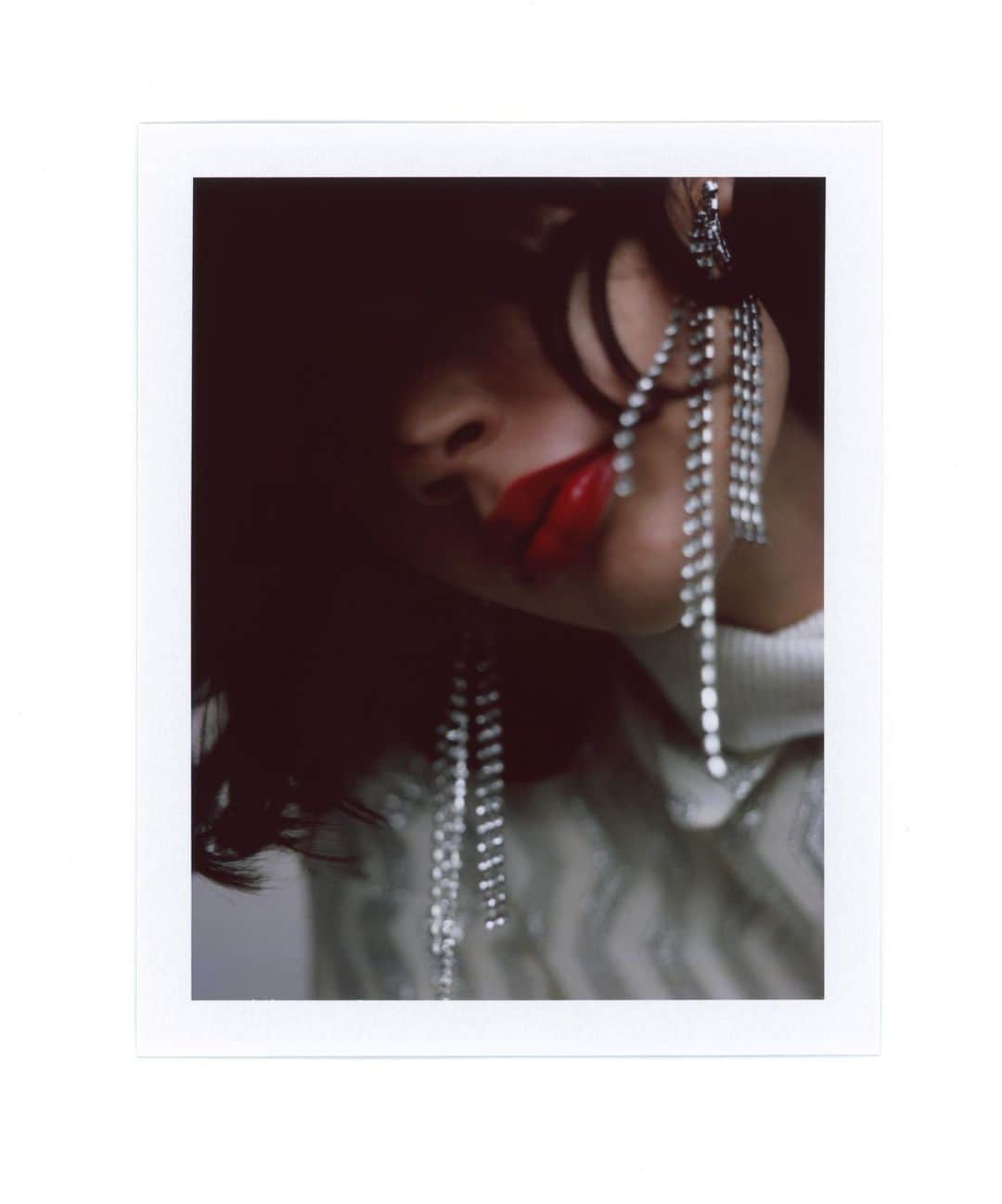 ユーリ・ポドラドチコフのインスタグラム：「three polaroids of @kyymani  h&m: @sophiasingh styling: @nnine.jea」