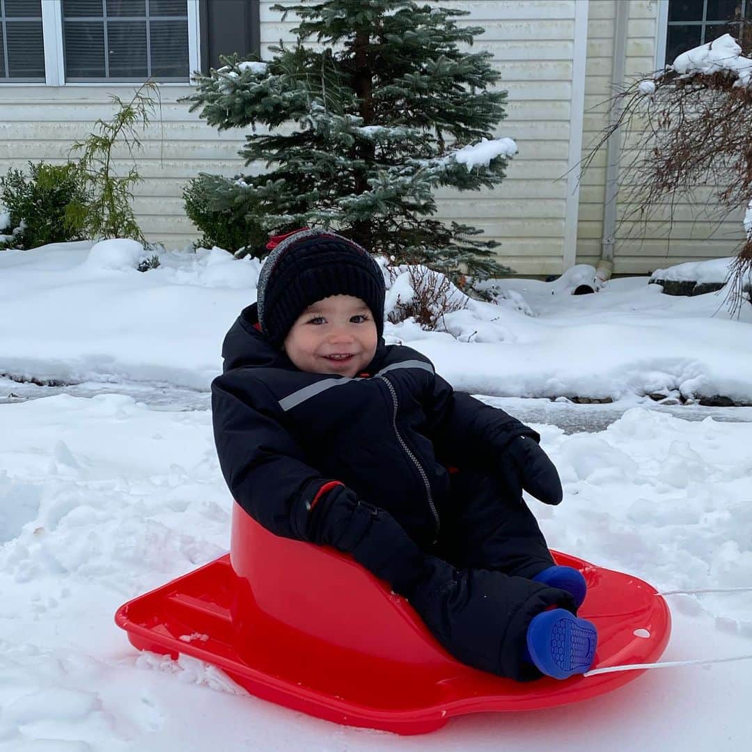 ディーナ・ニコール・コルテーゼのインスタグラム：「CJs first time playing in the snow ❄️ he threw snowballs, rolled, crawled, jumped, went sledding and ate the snow ☃️ I think it’s safe to say he had a blast! 🥰」