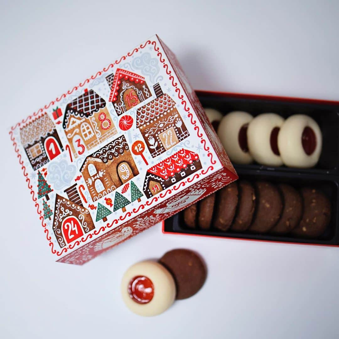 Dinara Mirtalipovaのインスタグラム：「I love designing packaging for products, especially when it’s for cookies! Yummm! I have designed for FIKA cookies for a few years in a row now, this year it’s the Festive Holiday 2020 FIKA Cookies edition, available in Japan at Mitsukoshi Isetan stores.   #mirdinaraxfika #fikacookies #mitsukoshiisetan  #isetanmitsukoshi  #伊勢丹新宿 #フィーカ」