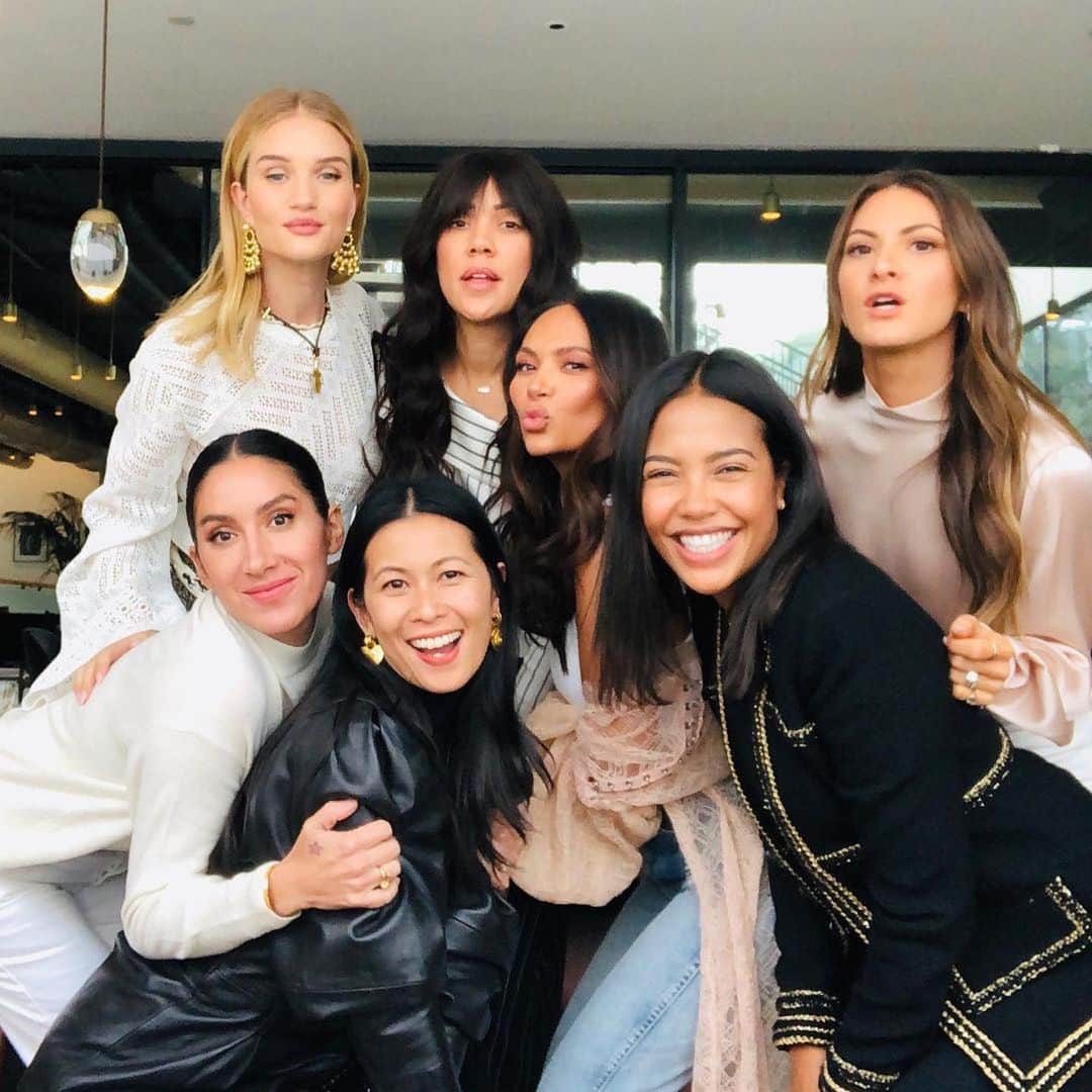 Marianna Hewittのインスタグラム：「Tune into this week’s podcast episode with @raissagerona chief brand officer at @revolve  We talk about fashion, influencer marketing and how to stand out when applying for a job ✔️」
