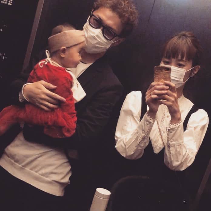 のインスタグラム：「#RELAXX . . はい、おはよう😄 今日も元気にサロンワーク✂︎ . 12月は、一部、予約枠を制限しながら、安心安全かつリラックスした時間をお過ごしいただける配慮をいたしております . . . #ちょっとそこまで . . #生後183日 #女の子ベビー . . . . #育児記録 #子供のいる暮らし . . #遠山雄也 #ヘアメイク . . ✂︎✂︎✂︎✂︎✂︎✂︎✂︎✂︎✂︎✂︎ RELAXXではスタッフを募集しています ✂︎✂︎✂︎✂︎✂︎✂︎✂︎✂︎✂︎✂︎ #美容師募集 #スタイリスト募集 #アシスタント募集 #ヘアメイク募集」
