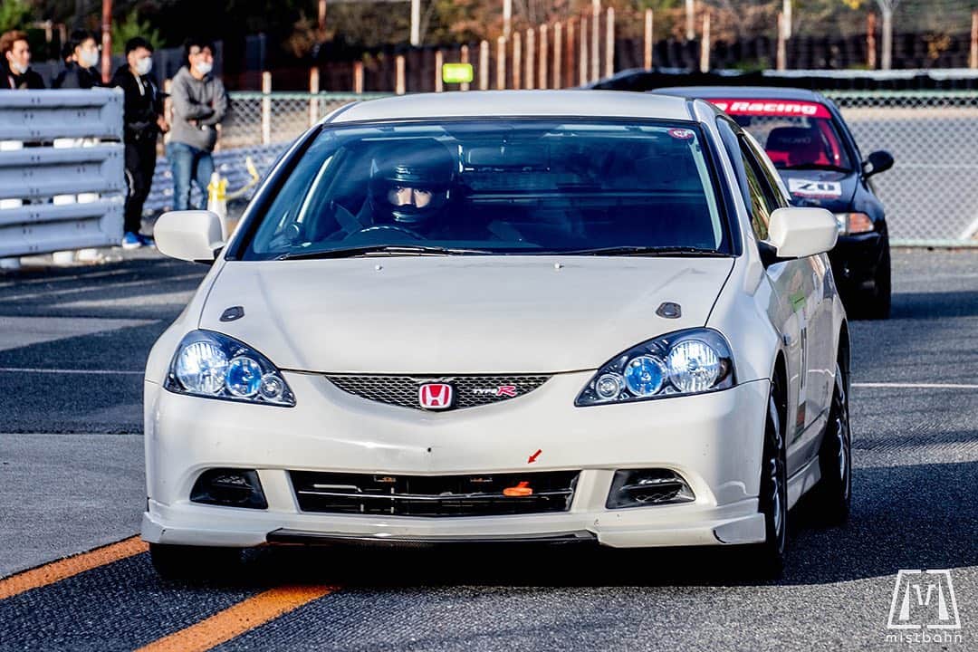 のインスタグラム：「_ SUGIKEN Weiβ Honda DC5 INTEGRA Type R _ Shot on Nov-15 2020 "Circuit Festa" "HONDA ONE MAKE RACE" organized by @aslan_inc_japan at Central Circuit. _ owner: @k.e.n.t.a.18  photo: @mistbahn _ _ JP) 2020年11月15日のセントラルサーキットで開催された「サーキットフェスタ」内の、アスランさん( @aslan_inc_japan )主催の「ホンダ・ワンメイク・レース」で撮影。 _ _ #circuitfesta #サーキットフェスタ #hondaonemakerace #centralcircuit #セントラルサーキット #aslan #アスラン #aslan_inc_japan #すぎけん #weiβ #hondaintegra #integra #hondaintegratyper #rsx #acurarsx #dc5 #itr #インテグラ #ホンダインテグラ #k20a #k20 #kseries #kanjo #kanjoracer #kanjozoku #kanjostyle #timeattack #timeattackjapan #hondasontrack」