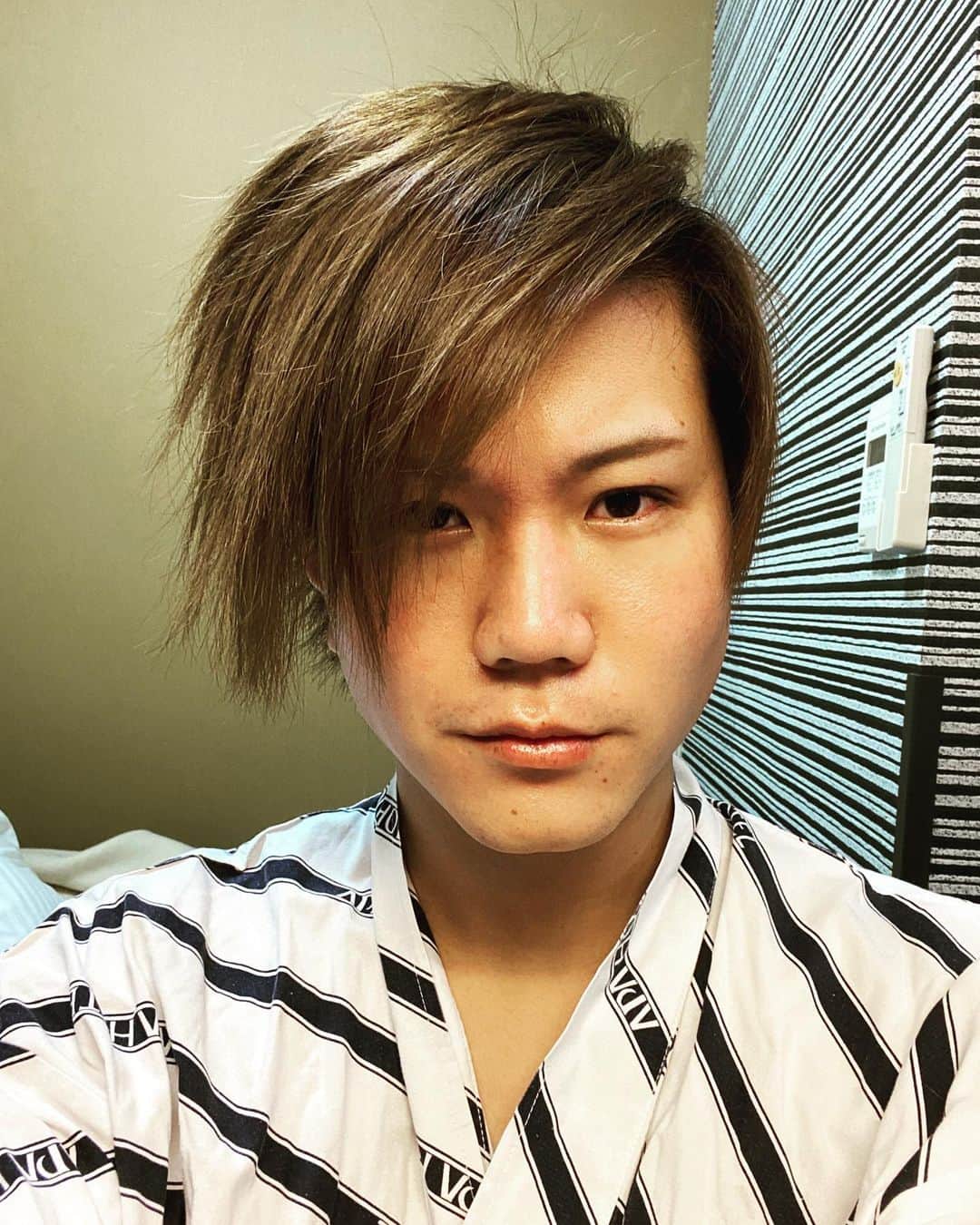 樋渡大輝のインスタグラム：「1日1ナルシスト〜今日の俺〜  本日のナルシスト度43  #ナルシスト #放課後ハートビート #お笑い #芸人 #吉本」