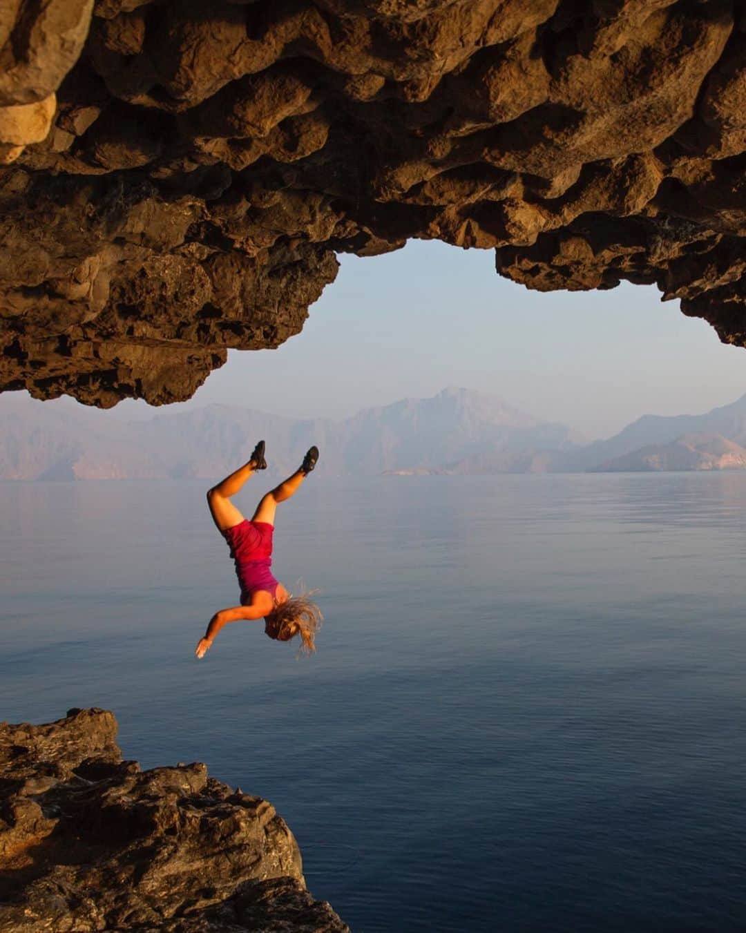 ジミー・チンのインスタグラム：「@hazel_findlay deep water soloing on the Musandam Peninsula, Oman. No one was hurt in the making of this image.」