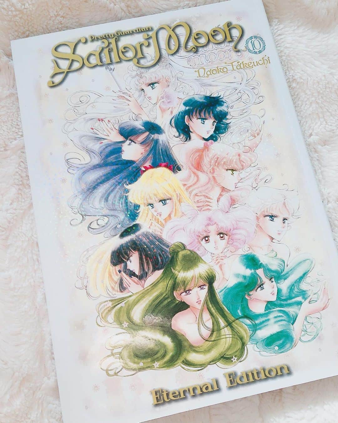 Sailor Moonさんのインスタグラム写真 - (Sailor MoonInstagram)「✨🌙 I got Sailor Moon Eternal 10 as an early Christmas present! So pretty and shinier! Prettier in person!! 🌙✨  #sailormoon #セーラームーン　#sailormooneternal #manga」12月18日 7時12分 - sailormoon_sc
