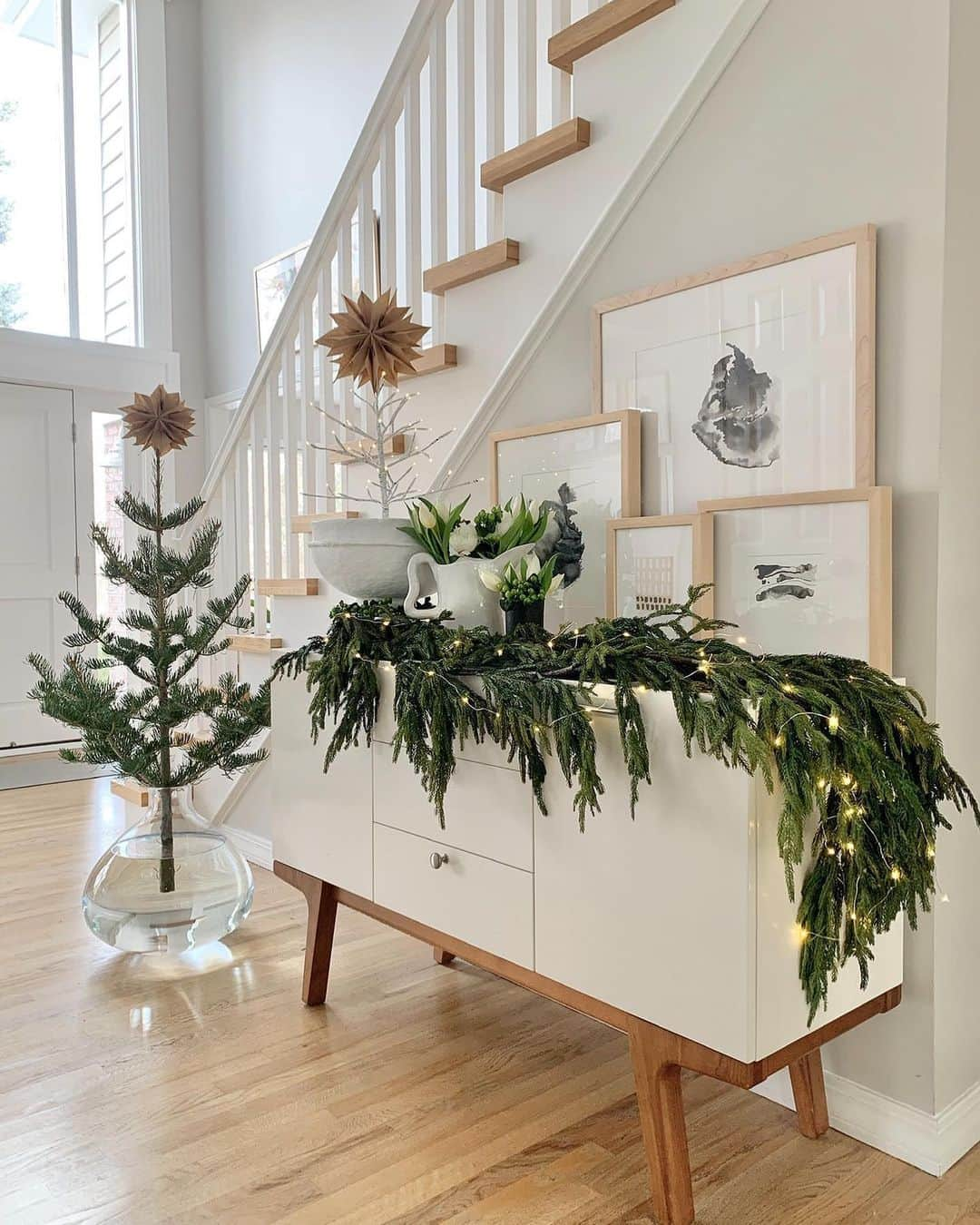 west elmさんのインスタグラム写真 - (west elmInstagram)「We love to see all the ways you're decking the halls this season! Share your style and tag @westelm for a chance to be featured 🎄✨ (Photos: @elizabethbeardesigns, @rachelamyowens, @mccoyandco, @136home, @homewithevelyn, @girl_and_goose) #mywestelm #mywestelmtradition」12月18日 7時23分 - westelm