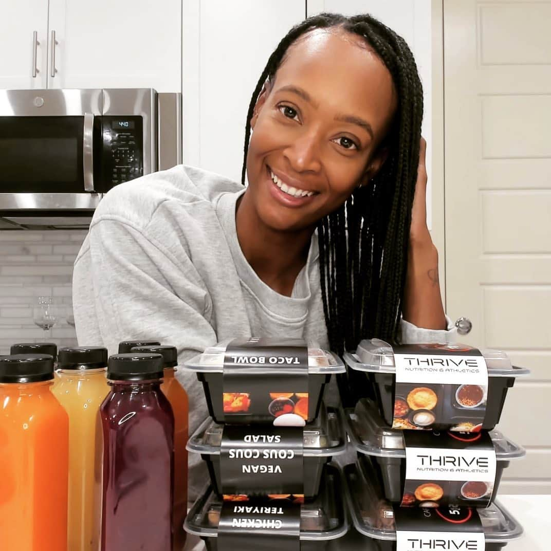 ダリラ・ムハマドのインスタグラム：「Everyone loves food thats quick and convenient. @thrivenutritionathletics is just that, healthy and taste amazing. Use code DALILAHTHRIVE for 10% off your order. And yes I honestly love it!!」