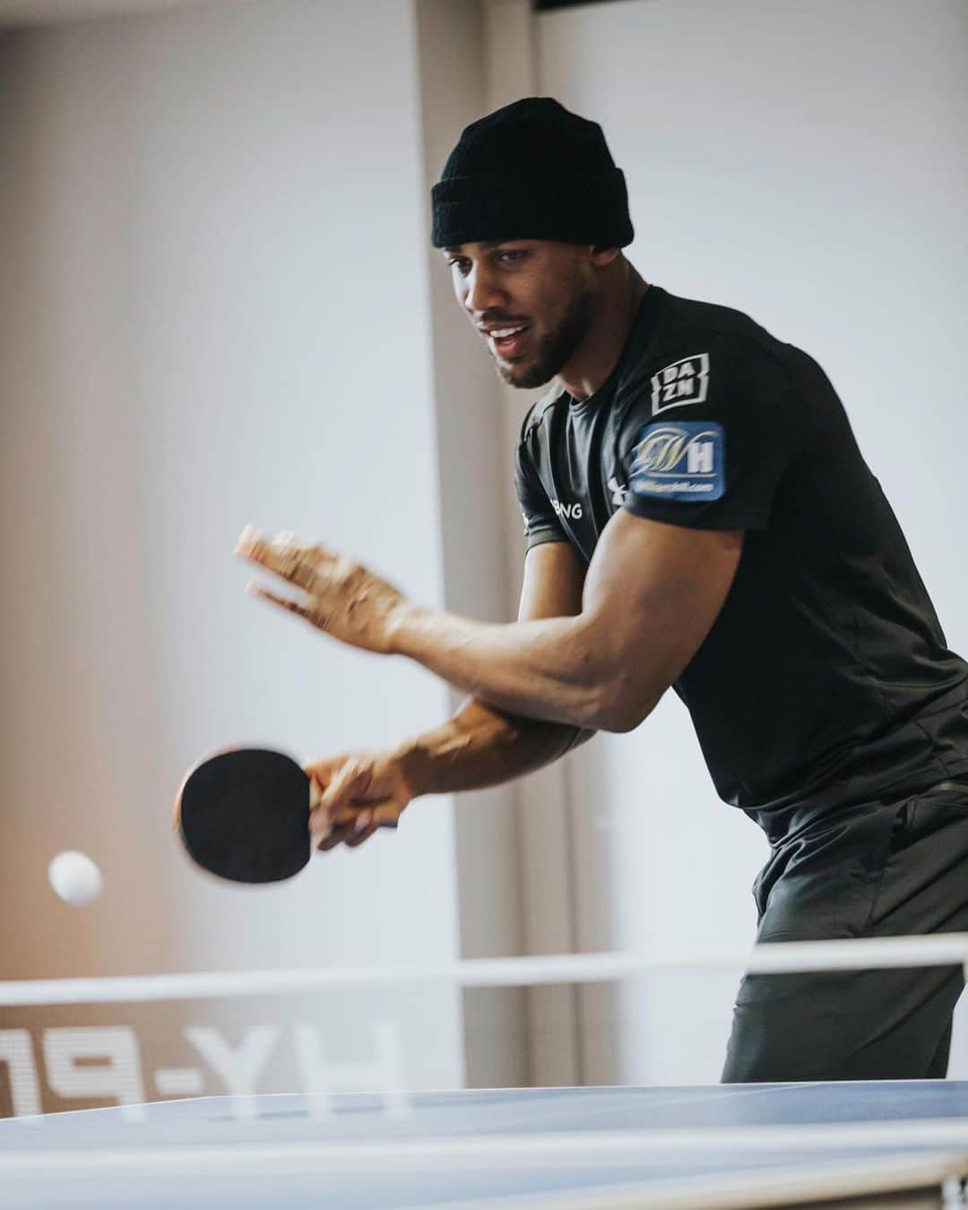 アンソニー・ジョシュアのインスタグラム：「Still smoking competition since community centre days 🏓」