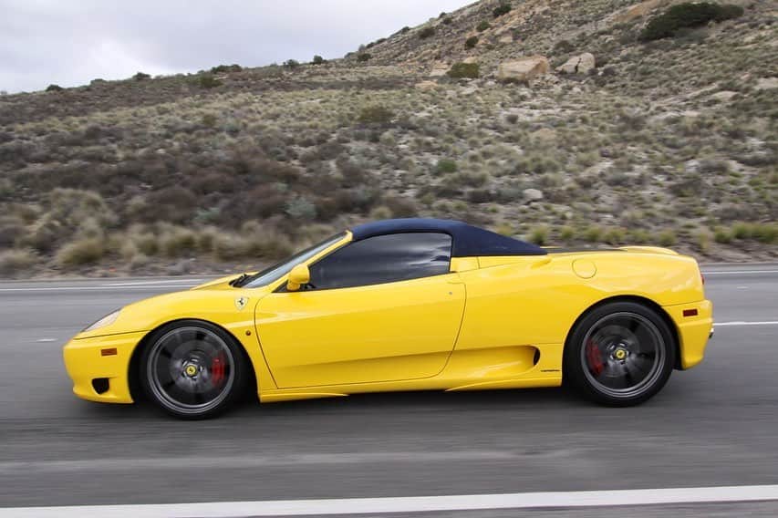 スティーブのインスタグラム：「My first supercar was this Ferrari 360 spider.  Like it?? What do you think about a 360 spider for a first supercar?? I can tell you no regrets on my end!! @rico111177  俺の初スーパーカーはこのモデナスパイダーだった。懐かしい‼️」