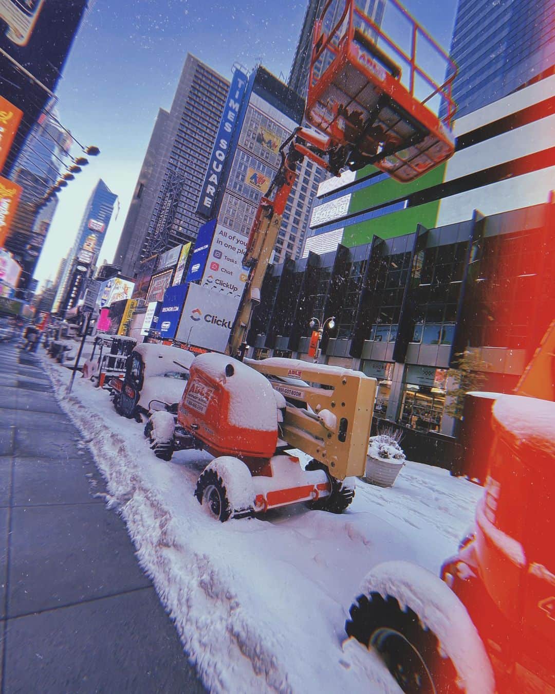 柳喬之さんのインスタグラム写真 - (柳喬之Instagram)「Here’s some Christmas vibes after winter storm in Manhattan 🎄☃️  昨日の吹雪明けのニューヨークはいい感じでした☃️」12月18日 7時38分 - dvdtyng