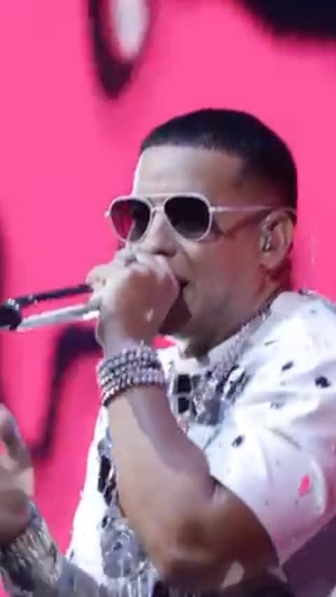 のインスタグラム：「La parte 3 [ultima]  Cierre en grande con estos grandes invitados @anuel @nattinatasha @ozuna @luisfonsi @zuleykarivera ... Activa la Campana 🔔 en @youtube / Daddyyankee Let’s go 🔥🔥🔥🔥🔥 2 4 DICIEMBRE 🪅🎄🪅🎄🪅🎄」