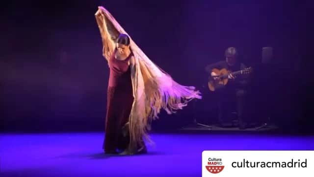 のインスタグラム：「Eva Yerbabuena Delicatessen flamenca en #SumaFlamenca 2020  ⬇️⬇️⬇️⬇️ Posted @withregram • @culturacmadrid Maravillosa Eva Yerbabuena ayer en #SumaFlamenca en los @teatroscanal. #Arte en estado puro 💃🏻💃🏻   #LaCulturaEsSegura #SumaFlamenca 200」