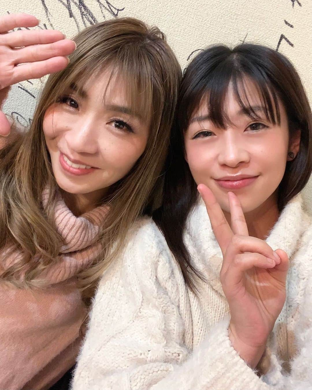 範田紗々さんのインスタグラム写真 - (範田紗々Instagram)「倖田李梨さーん💕 数年ぶりにお会い出来ました💕 お揃いみたいなニット☺️ #倖田李梨 #範田紗々」12月18日 8時03分 - handa_sasa