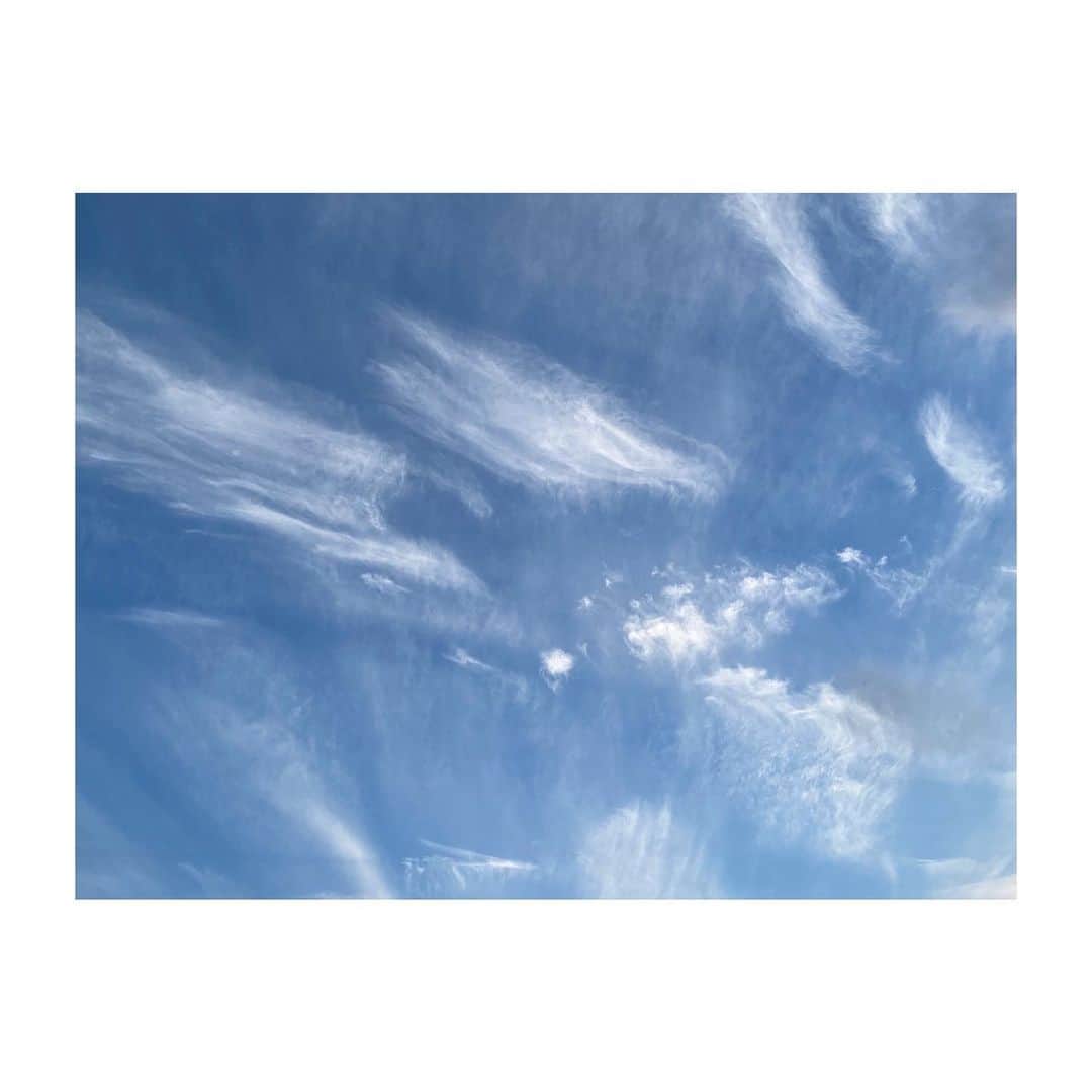 松尾依里佳さんのインスタグラム写真 - (松尾依里佳Instagram)「冬雲はいつにも増して見入る❄️  #いつかの空 #師走 #せわしない #今年最後のひるおび出演 #いってきます」12月18日 8時16分 - erika.matsuo